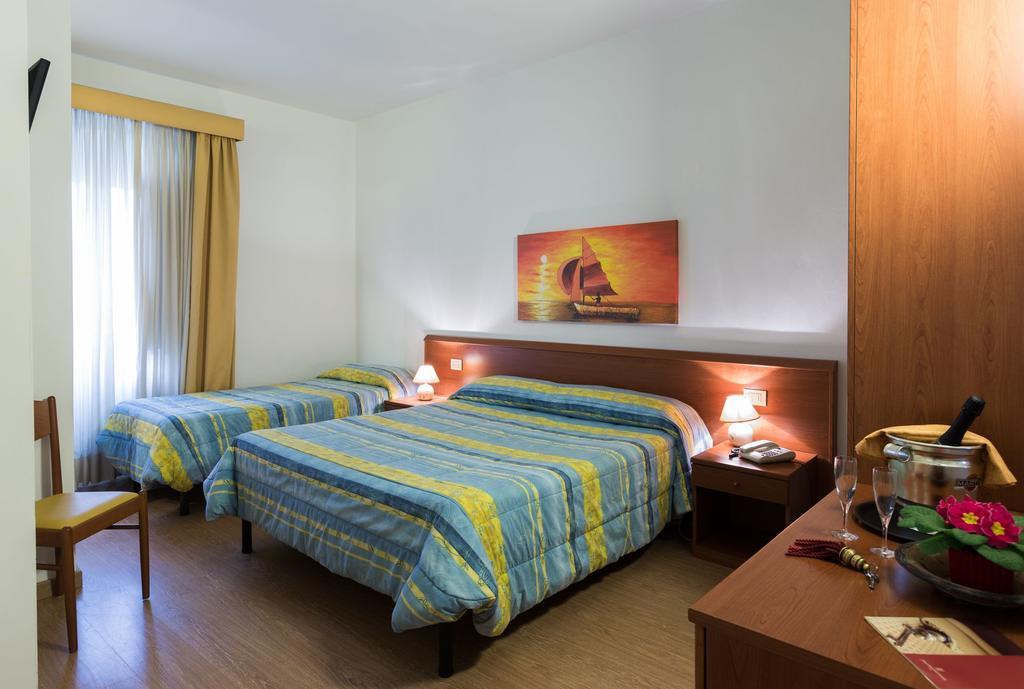 Hotel Internazionale Viareggio Exterior photo